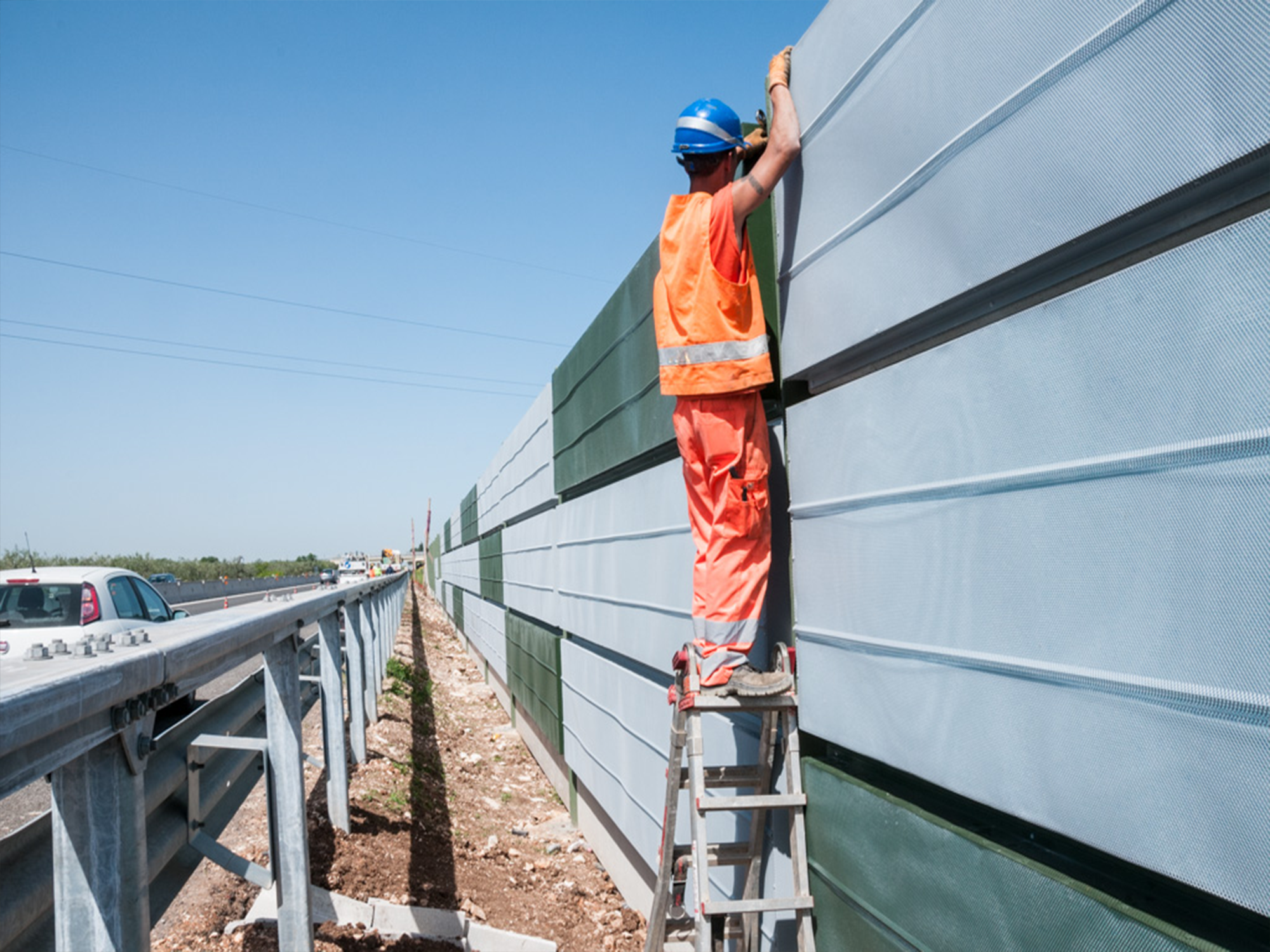 Installazione barriere metallo e cemento autostrada (IT)